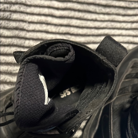 Women’s - Picture 4 of 5